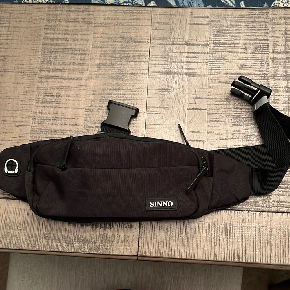 very spacious fanny pack